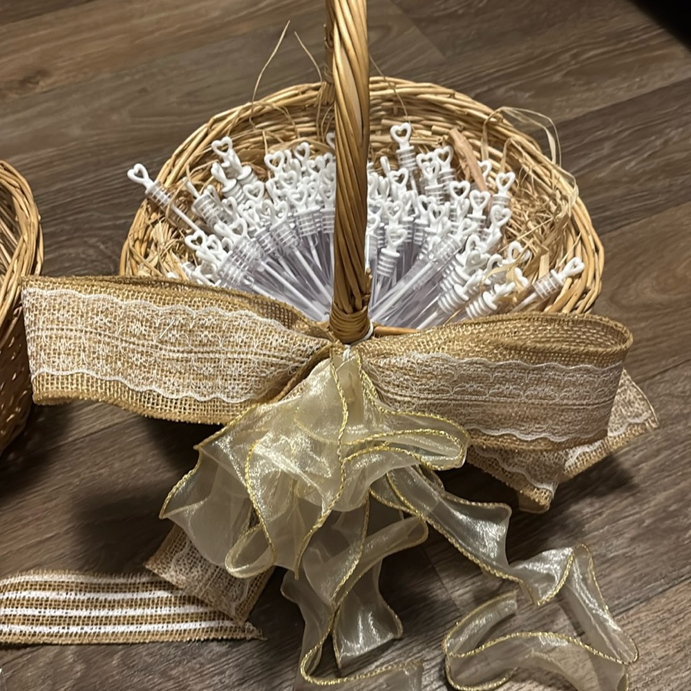 Baskets with bow and bubbles and basket with bow and bracelets